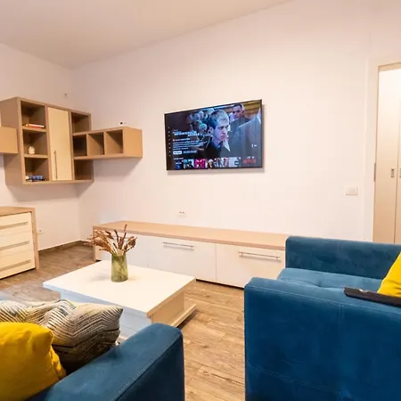 Apartment Yan - Near Mall & Free Private Parking