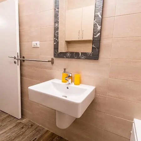 Apartment Yan - Near Mall & Free Private Parking Brasov