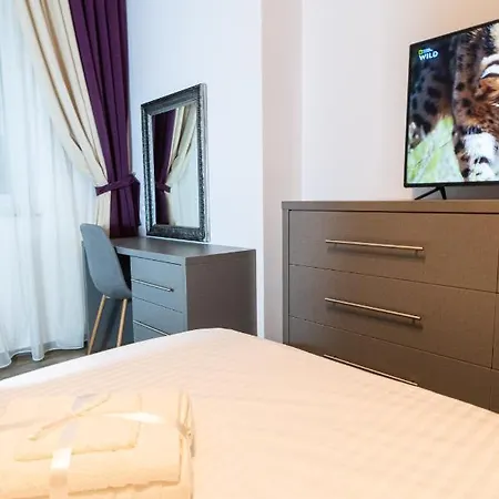 Yan - Near Mall & Free Private Parking Apartment Brasov